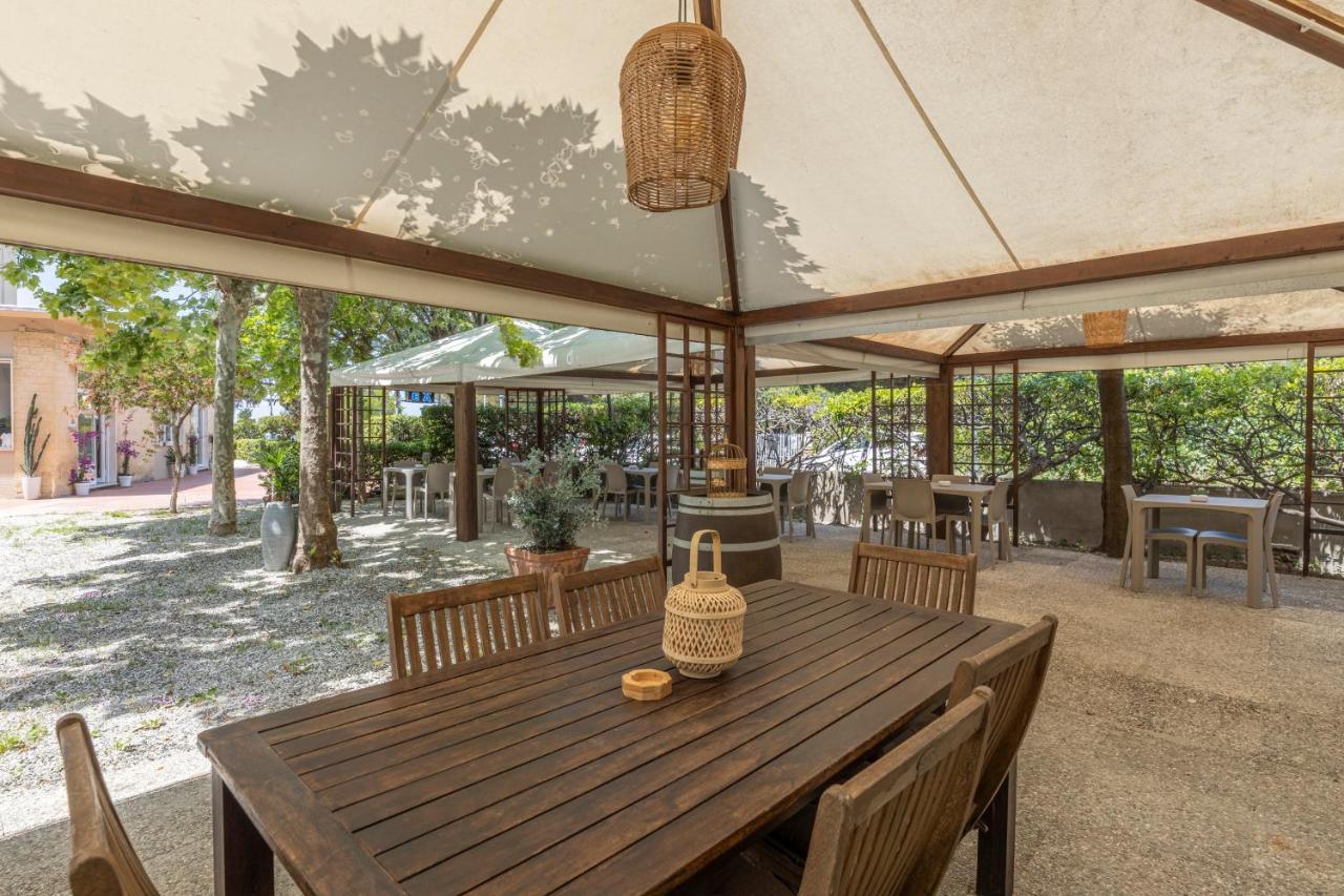 Hotel Quisisana 瓦达 外观 照片